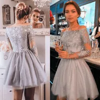 Gorgeous Grey Lace Långärmad Mini Homecoming Dress Off The Shoulder Zipper Back Short Prom Dress for Cocktail Party Wear