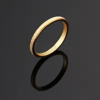 Hurtownie-2mm Placer Złoty pierścień Róża Złoty Kolor Frosted Palcowy Pierścień Dla Kobiety Mężczyzna Biżuteria Ślubna Ze Stali Nierdzewnej Rozmiar 4-8