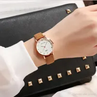 Mode Frauen-Mädchen-Armbanduhr Farbe Lederband Roman Display weiße Farbe Zifferblatt Glas Gesicht Zu