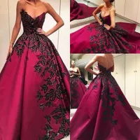 2019 Sexy Suknie Wieczorowe Nosić Sweetheart Burgundia Satin Black Lace Aplikacje Backless Zroszony Długie Suknie Plus Size Formalna Dress