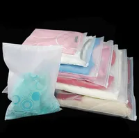 50 pz / lotto Plastica di plastica grossata con cerniera richiudibile con cerniera Poly, sacchetto di imballaggio di stoccaggio per vestiti da regalo Scarpe Gioielli