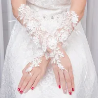 Vente chaude Robes de mariée en dentelle Gants Applique Blanc Gants de mariée en gros 2019 Mode Nouveau Belle Accessoires de mariée
