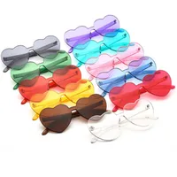 Herzform Frauen Sonnenbrille Ein paar Stücke Randlose Mädchen Sonnenbrille Süßigkeiten Farbe Linsen Großer Rahmen 11 Farben Großhandel Brille