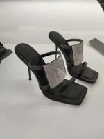 두꺼운 샌들 슬리퍼 남성 여성 샌들 디자이너 신발 물 드릴 D 슬리퍼 리벳으로 유럽 품질 럭셔리 슬라이드 여름 패션 와이드 하이힐