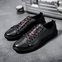 2019 Leather Shoes Casual Band i pattini dei nuovi uomini di maschio merletto modo classico fino Flats Nero Bianco Uomini piatto Heel Sneakers nuova