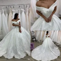 2019 Vintage Lace Appliqued Ball Gown Wedding Dress Luxury Off Shoulder Plus Size Princess Saudiarabisk Dubai Bridal Gown