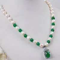 Jauges finies de 6-7mm blanc Akoya perad cultivadas / Verde Jade collant de pied collier collier envoi de mariage