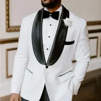 Abiti da sposa bianchi e neri Prom Party Abbigliamento formale Groomsmen Suits Scialle Risvolto Groom Tuxedos 2 Pezzi Uomo Suits (Giacca + Pants + Bowtie)