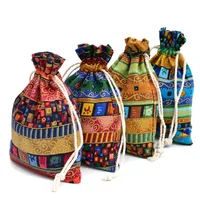100 stks Jute Gift Bag 13x18 CM Egypte en India Mysterious Style Kwastje Sieraden Gift Candy Tassen Voor Bruiloft Gunsten Woondecoratie