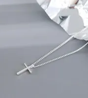 Kvinna 925 Sterling Silver Cross Necklace Enkelt temperament Gotisk Cool Girl Pendants Halsband Inredning Krage Kvinnor Boutique Smycken Ny