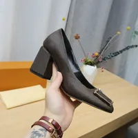 Madeleine Bombas Zapatos de lujo para mujer Chunky Heel Designer Tacones altos Vestido de mujer Tamaño del zapato 35-42 Modelo HF01