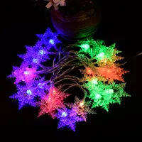 Decoración navideña LED Gadget Hexagonal Copos de nieve Cadena de luz Decoraciones de hogares Portátiles Luces Festivos Fiesta Suministros