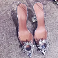 sandali trasparenti delle donne con la punta Xia 2019 nuova parola con i tacchi acqua diamante sexy Baotou