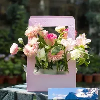 1PC impermeáveis ​​buquê de flores Sacos Com Handle Gift Paper Bag Embrulho Flor portátil embalagens de papel Cesta Diy presente