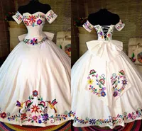 Mexikanisches buntes gestickter Promkleider Thema weg von der Schulter-Satin-Spitze-up Ballkleid Bonbon-15-Kleid-Mädchen Charro Vestidos Prom