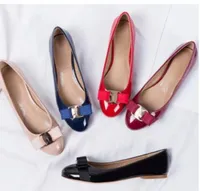 2021 Kvinnor Lägenheter Märke Äkta Läder Ballett Skor Kvinna Patent Läder Bow Tie Designer Flats Ladies Zapatos Mujer Sapato Femi