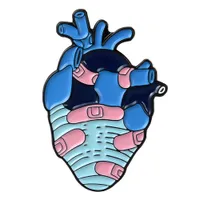 Corazón azul humano de estilo gótico de estilo europeo-americano con cursos de banda en broche de insignia PIN