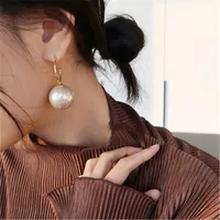 Neue Acryl Sinfonie simulierte Perle Shell Metall Lange Quaste Tropfen Ohrringe Süße Schmuck für Frauen Pendientes Geschenk