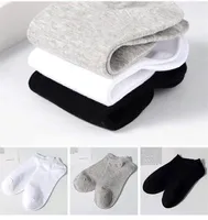 Männer Schwarz Weiß Grau Socken heißestes Verkaufs-Outdoor-Sport-Socken-Knöchel kurze Socken Qualitäts-schnelles Verschiffen