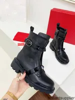 2022 Projektant Kobiety Roman Stud Calfskin Combat Boots Lady Fashion Kostki Skórzane Granulowane Nit Zimowe Buty Płaskie