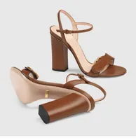 2020 Vente chaude Luxurys Designers Designers Sandales Femmes Chaussures Nouvelle Mode Haut Haute Chunky Heels Black Soft Soft Sude Sandal Sandal Big Taille 42 10us