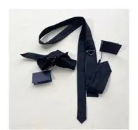 2021 Unisex Herren Schal Classic Luxury Krawatte Männer Armband Hip Hop Fünf-Punkte Stern Stickerei Dreieck Metallabzeichen Dreieckiger Schal
