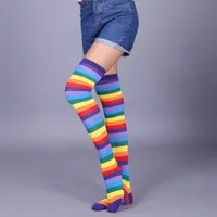 Новое поступление моды леди женщины над колено носки радуга полосатые высокие бедра длинные полосатые носки чулок