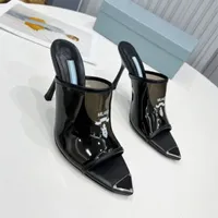 럭셔리 편지 인쇄 Plexiglas 하이힐 슬라이드 샌들 투명 PVC Womens 여름 에나멜 금속 삼각형 10cm 발 뒤꿈치 신발 34-41 상자