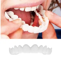Zähne Whitinging Kosmetikzähne Zahnershose lächeln obere kosmetische Furnier obere und untere Simulationsklammern