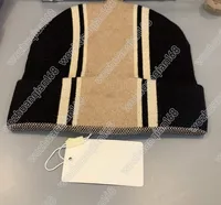 Cappello della lettera di modo della lana tricottata invernale per cappello della lettera di modo per la donna cappello di due stile caldo e confortevole fornitura di alta qualità