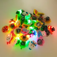 Süße Cartoon PVC Schuh Charms Schuhschnallen Glühen LED Licht Schnallen Fit Armbänder Croc Jibz Schuhzubehör