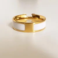 Hombres de alta calidad Diseño de diseño de titanio anillo de acero de titanio joyería clásica mujer pareja banda h anillos