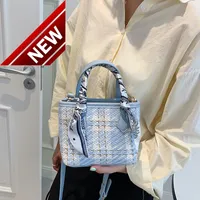 Female 2022 New Korean Fashion Princess Diana Summer Single Shoulder Messenger Bag Portable Small Square