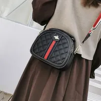 Lüks tasarımcıları net kırmızı kadın 2021 yeni moda lingge küçük yuvarlak çanta