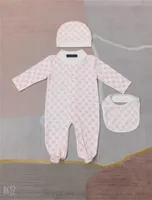 NOUVEAU-né bébé garçons filles gompe biftères utilités avec cap coton ours de coton imprimé combinaison une pièce oneies kakesuits joueurs enfants enfants enfants concepteur vêtements 3pcs / set