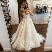 Prinsessan design av axel bröllopsklänningar blomma applikationer spets tulle en linje brudklänningar korsett tillbaka vestido de noiva