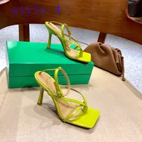 2022 Moda Senhoras Verão Top Qualeza Ao Ar Livre Sandálias de Salto Alto Designer de Luxo Feminino Clássico Lacel Sapatos Casuais com Caixa Original