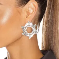 Ny trend Charm Örhängen Kvinnors Glänsande Rhinestone Sun Flower Shape Pendant Örhängen Middagsfest Mode Smycken Tillbehör