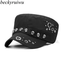 Beckyruiwu Adult Hip hop Punk Rock Skull Rivet Flat Peaked Hats Men Spring and Autumn Fitted Baseball Caps 220114