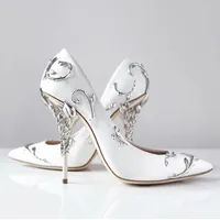2021 Chaussures de mariage de mode Rose Bleu Bridal pointue Eden Pompes Femmes Talons hauts de 9 cm avec des feuilles chaussures pour la soirée cocktail
