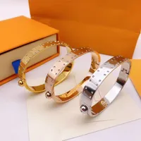 Bracelete de diamante Pulseiras de moda para homem mulher pulseira jóias 6 cor caixa de qualidade superior precisa de custo extra