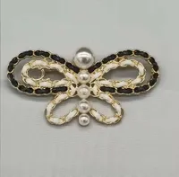 Diseño de alta calidad Crystal Rhinestone Broches de moda para hombre de la marca de la marca de la marca de la mariposa geométrica de la mariposa de la mariposa del cuello del cuello del cuello Brooche Joyería de la boda de lujo