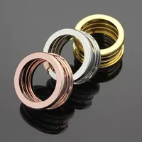 Vendas quentes europeias e americanas de aço de titânio rosa de ouro anel de moda anel de moda e mulheres requintadas jóias