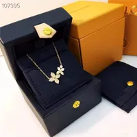 Colliers de bijoux de créateurs Pendentif Charme Fleur Gold Love V Collier Femmes Anneaux Bracelet Bracelets Pendants de luxe Pendants Lovers Chain Cœur