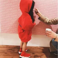 Baby designer kläder barn mode hoodies med bokstäver tryckta ny ankomst långärmad bomull hooded sweatshirts pojkar tjejer kläder