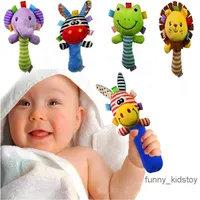 US Stock Nyfödda Baby Rattle Toys Frog Lion Hand Rattles Pacify Plush Dock Infant Music Hand Bells Kids Baboleksaker för pojke leksak