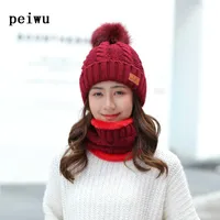 قبعة / جمجمة قبعات peiwu 2021 الشتاء الدافئ فتاة الأزياء محبوك وشاح وقبعة مجموعة يا حلقة منديل الفراء الكرة ندفة الثلج سميكة أنثى beanie1