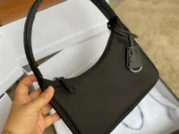 Frauen 2023 Designer Umhängetasche Hobo Handtaschen Baguette Nylon Lady Luxurys Hochwertige mehrere Farben Mode -Tasche Geldbörse