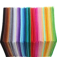 Arrivée de tissu 40pcs 15x15cm non tissé Feutre 1 mm d'épaisseur de tissu en polyester FELTS DIY Bundle pour la couture poupées artisanat1