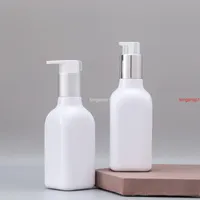 SPEDIZIONE GRATUITA30PCS 200ml Bianco quadrato alluminio in alluminio cosmetico Pompa di lozione in plastica bottiglia vuota contenitori bottiglie di shampoo con argento